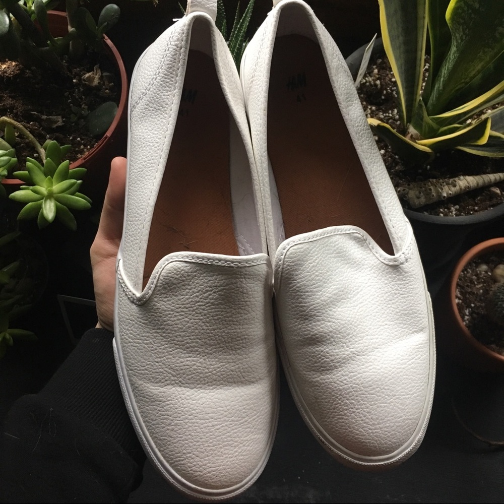H&M white pleather sneakers size 9.5